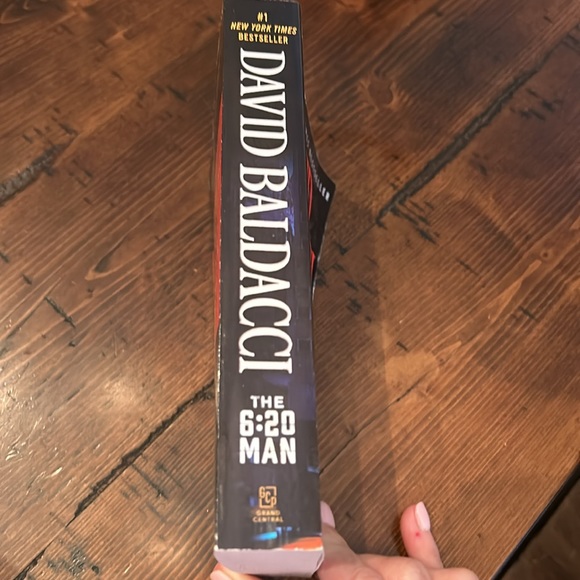 David Baldacci 6:20 Man book - Picture 2 of 3